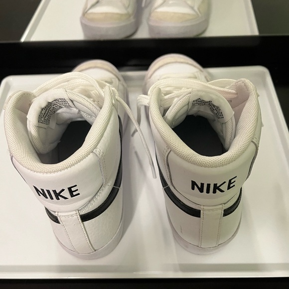 Nike blazer size 5 womens sneakers ONLY WORN ONCE - Picture 4 of 4